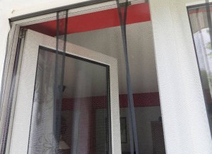 Balkontür mit Fliegengitter / Fliegenvorhang 